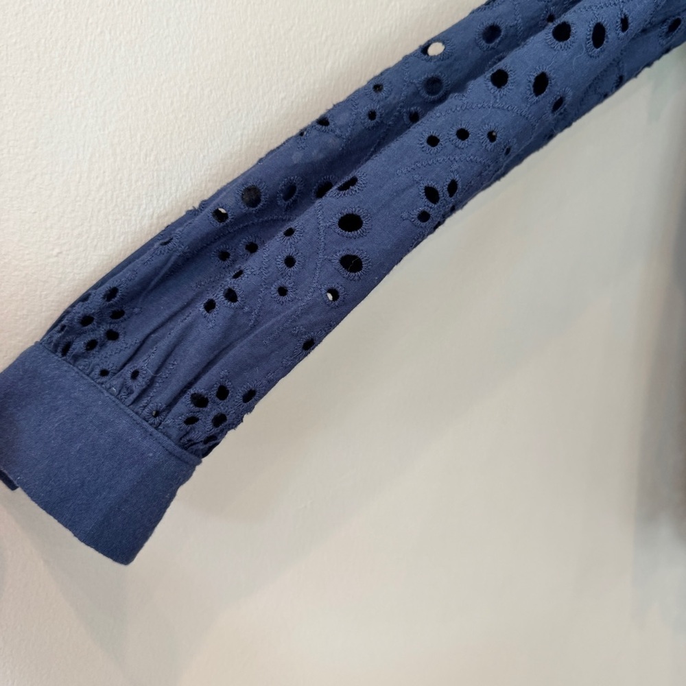 Eyelet Ruffle‎ Cold Shoulder Top Sz M Navy Scalloped hem - Picture 4 of 13